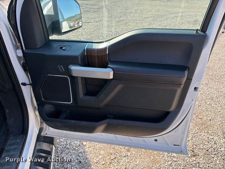 image for item FT6677 2016 Ford F150 Crew Cab pickup truck