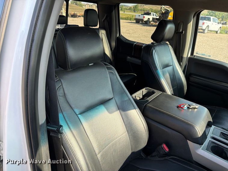 image for item FT6677 2016 Ford F150 Crew Cab pickup truck