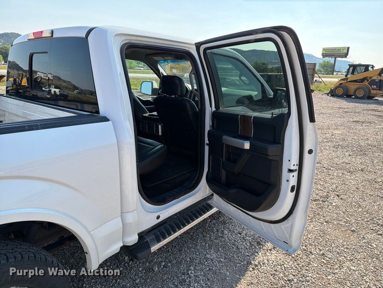 image for item FT6677 2016 Ford F150 Crew Cab pickup truck