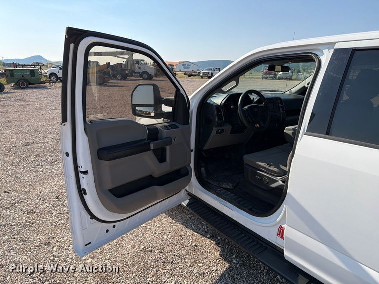 image for item FT6678 2017 Ford F150 Crew Cab pickup truck