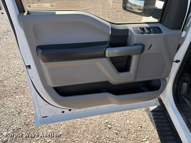 image for item FT6678 2017 Ford F150 Crew Cab pickup truck