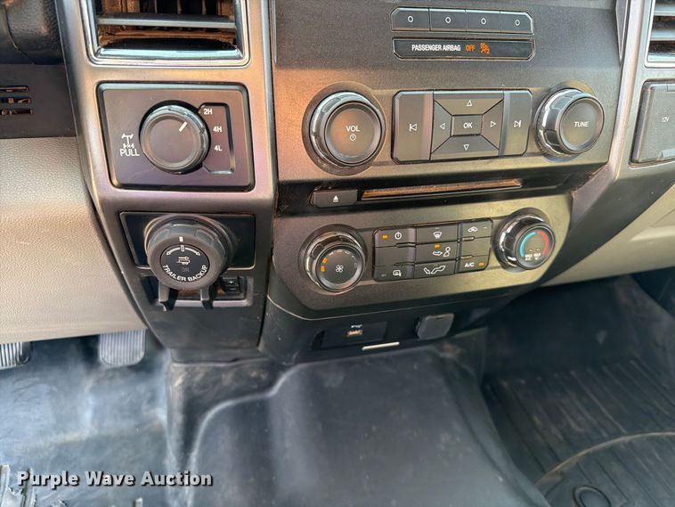image for item FT6678 2017 Ford F150 Crew Cab pickup truck