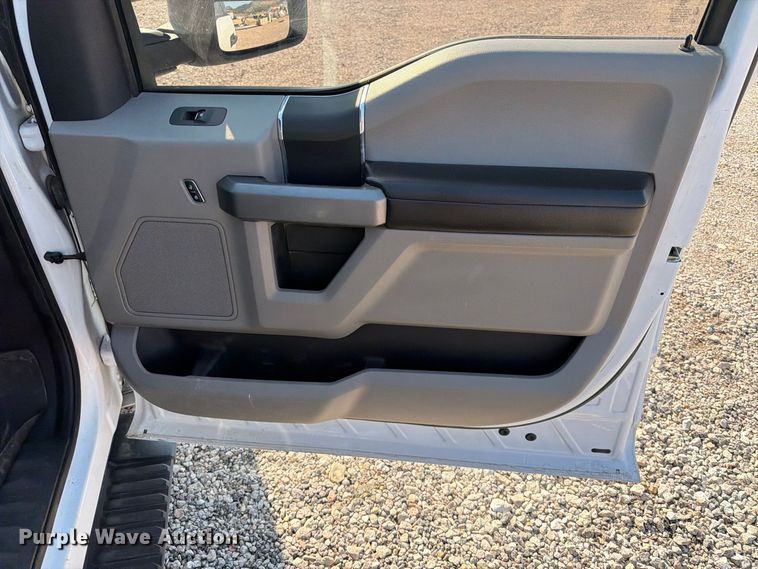 image for item FT6678 2017 Ford F150 Crew Cab pickup truck