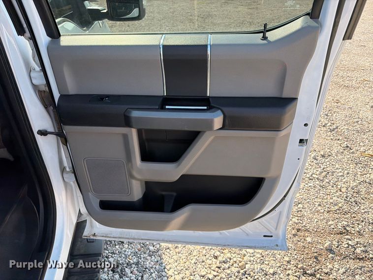 image for item FT6678 2017 Ford F150 Crew Cab pickup truck