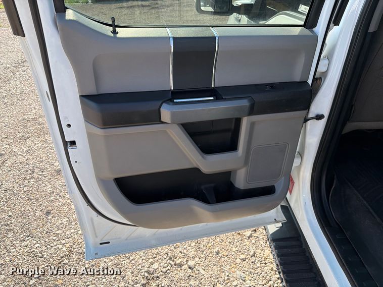 image for item FT6678 2017 Ford F150 Crew Cab pickup truck