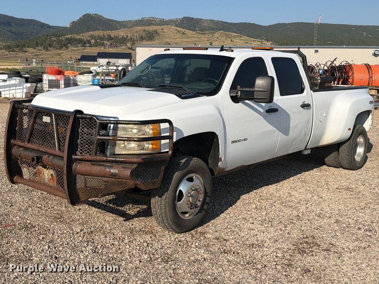2013 Chevrolet Silverado 3500HD Crew Cab pickup truck