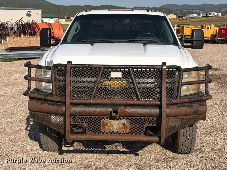 image for item FT6681 2013 Chevrolet Silverado 3500HD Crew Cab pickup truck