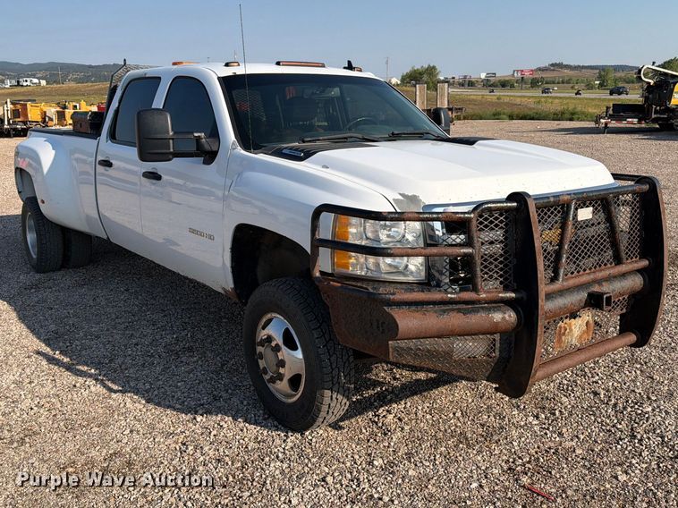 image for item FT6681 2013 Chevrolet Silverado 3500HD Crew Cab pickup truck