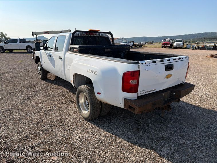 image for item FT6681 2013 Chevrolet Silverado 3500HD Crew Cab pickup truck
