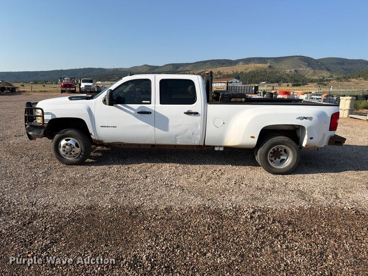 image for item FT6681 2013 Chevrolet Silverado 3500HD Crew Cab pickup truck