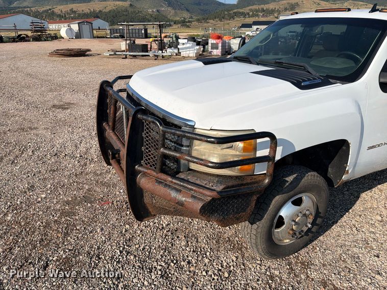image for item FT6681 2013 Chevrolet Silverado 3500HD Crew Cab pickup truck