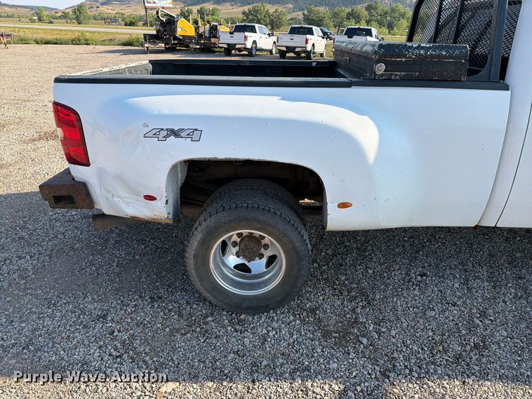 image for item FT6681 2013 Chevrolet Silverado 3500HD Crew Cab pickup truck