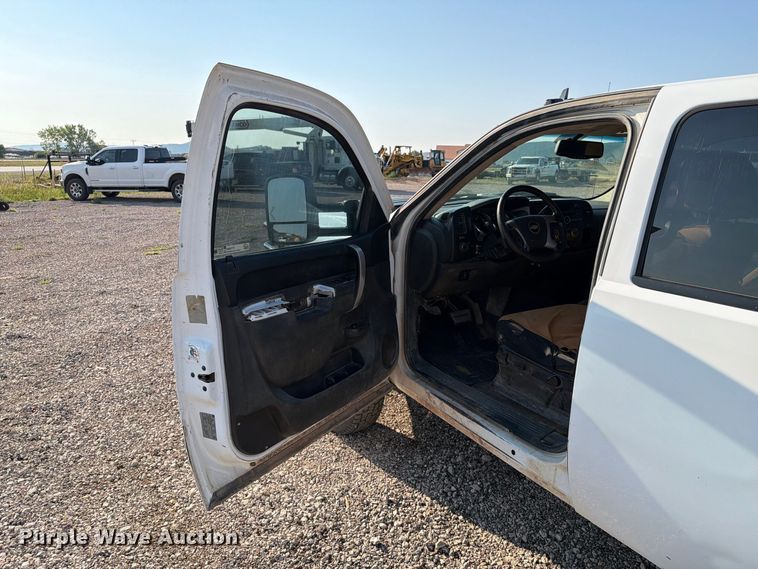 image for item FT6681 2013 Chevrolet Silverado 3500HD Crew Cab pickup truck