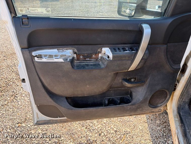 image for item FT6681 2013 Chevrolet Silverado 3500HD Crew Cab pickup truck