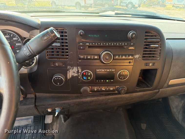image for item FT6681 2013 Chevrolet Silverado 3500HD Crew Cab pickup truck