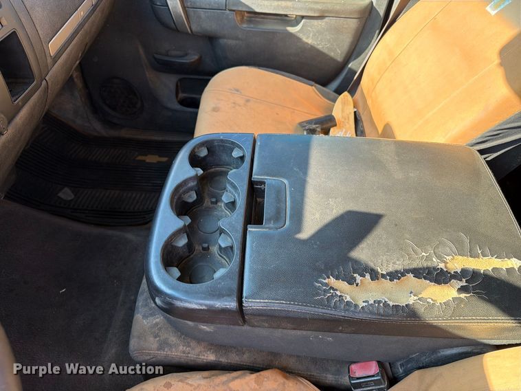 image for item FT6681 2013 Chevrolet Silverado 3500HD Crew Cab pickup truck