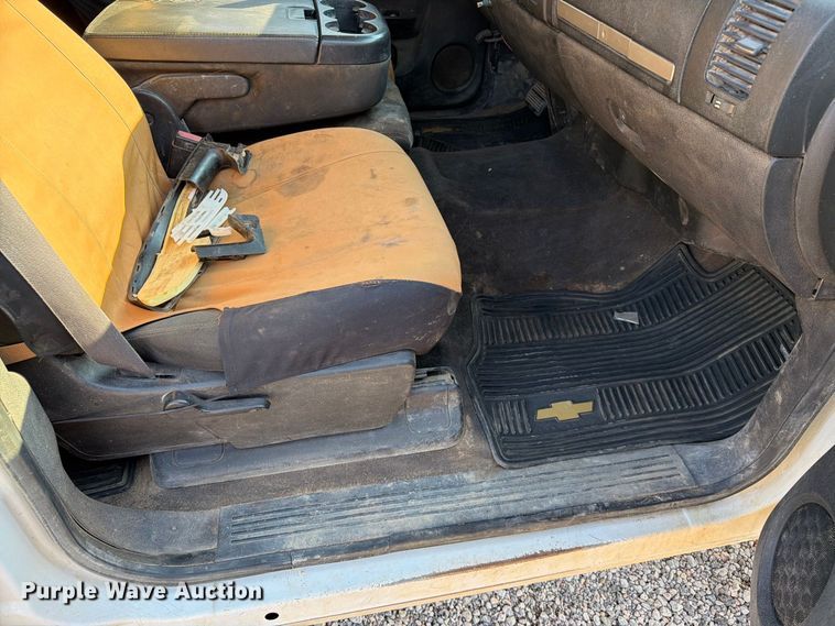 image for item FT6681 2013 Chevrolet Silverado 3500HD Crew Cab pickup truck