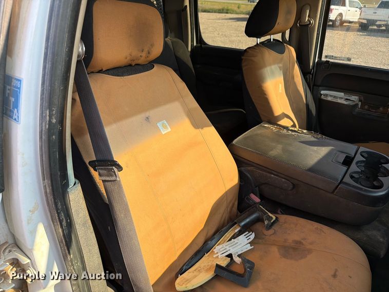 image for item FT6681 2013 Chevrolet Silverado 3500HD Crew Cab pickup truck