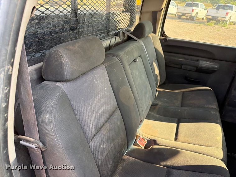 image for item FT6681 2013 Chevrolet Silverado 3500HD Crew Cab pickup truck