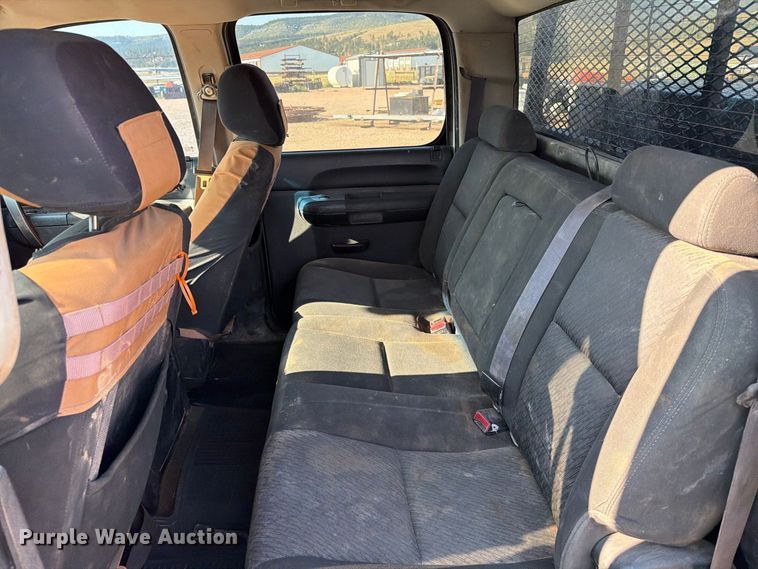 image for item FT6681 2013 Chevrolet Silverado 3500HD Crew Cab pickup truck