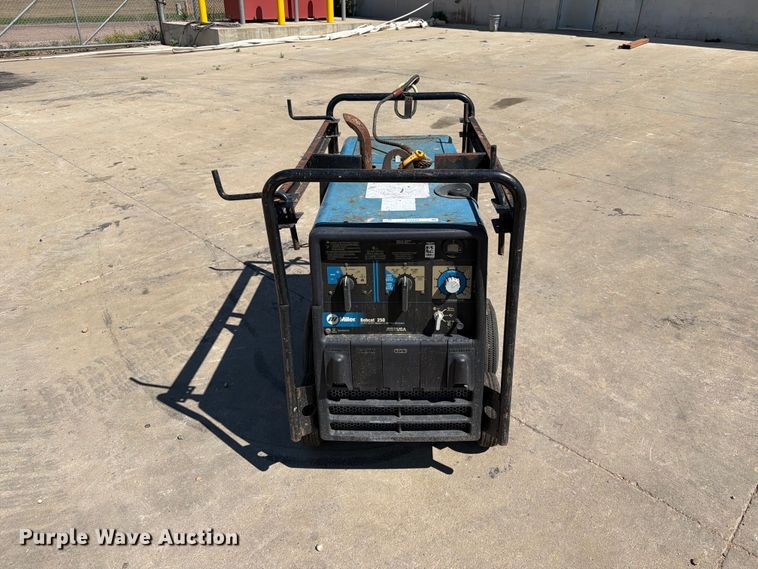 image for item FT6688 Miller Bobcat 250 welder/generator