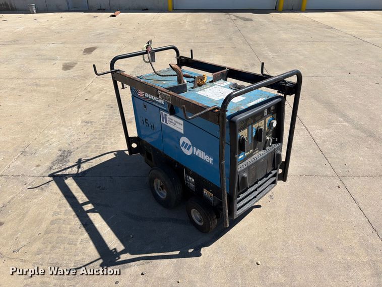image for item FT6688 Miller Bobcat 250 welder/generator