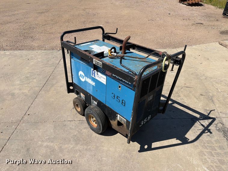 image for item FT6688 Miller Bobcat 250 welder/generator