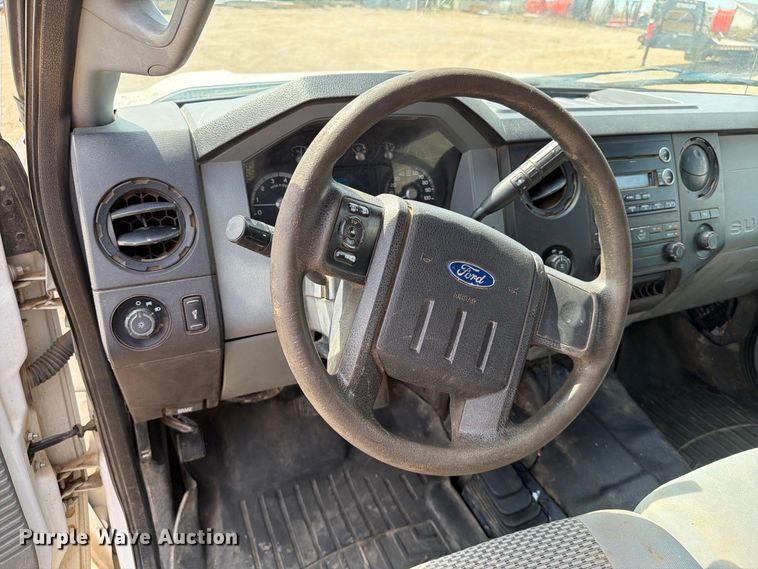 image for item FT6691 2015 Ford F250 Super Duty Crew Cab flatbed pickup truck
