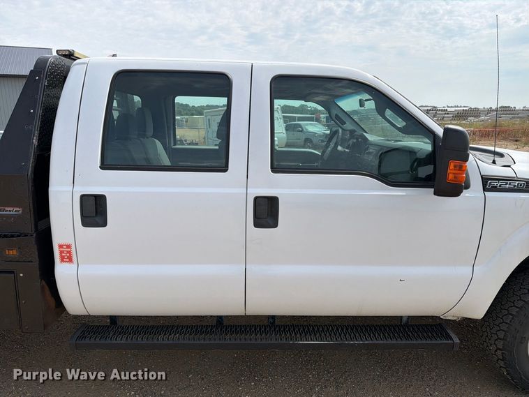 image for item FT6691 2015 Ford F250 Super Duty Crew Cab flatbed pickup truck