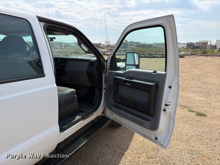 image for item FT6691 2015 Ford F250 Super Duty Crew Cab flatbed pickup truck