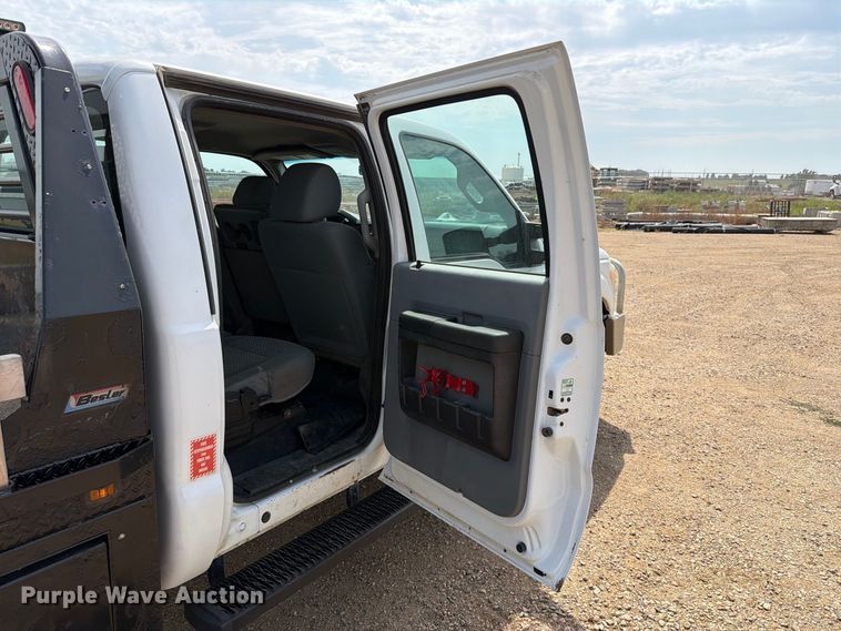 image for item FT6691 2015 Ford F250 Super Duty Crew Cab flatbed pickup truck