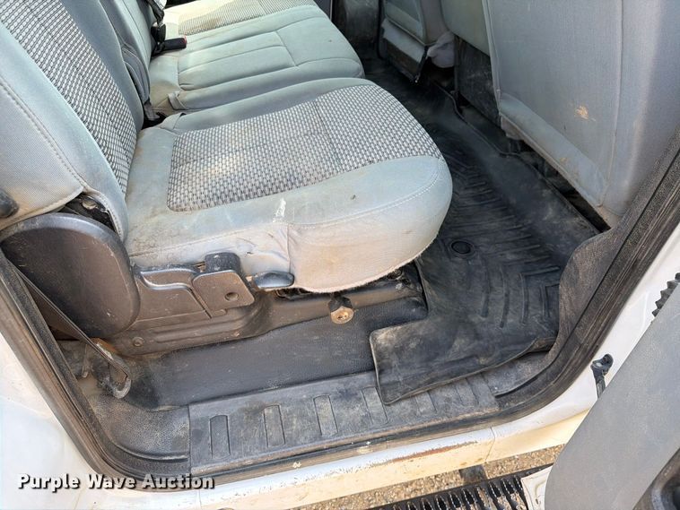 image for item FT6691 2015 Ford F250 Super Duty Crew Cab flatbed pickup truck