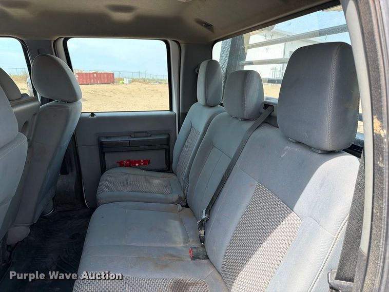 image for item FT6691 2015 Ford F250 Super Duty Crew Cab flatbed pickup truck