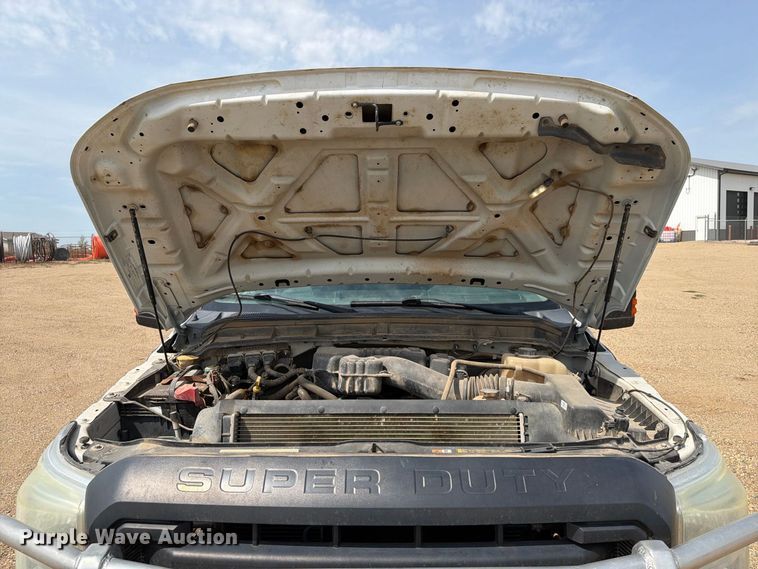 image for item FT6691 2015 Ford F250 Super Duty Crew Cab flatbed pickup truck