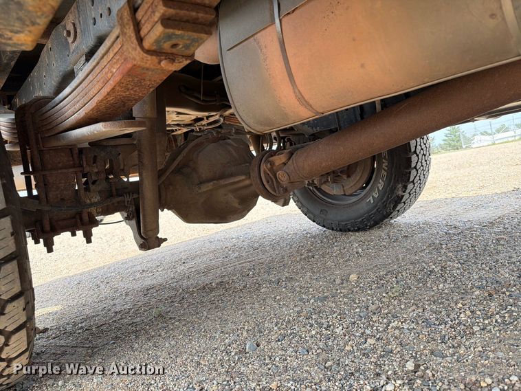 image for item FT6691 2015 Ford F250 Super Duty Crew Cab flatbed pickup truck