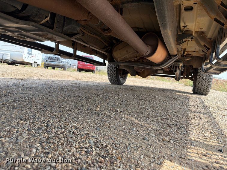 image for item FT6691 2015 Ford F250 Super Duty Crew Cab flatbed pickup truck