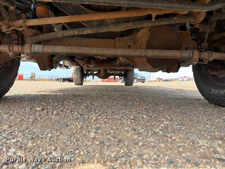 image for item FT6691 2015 Ford F250 Super Duty Crew Cab flatbed pickup truck
