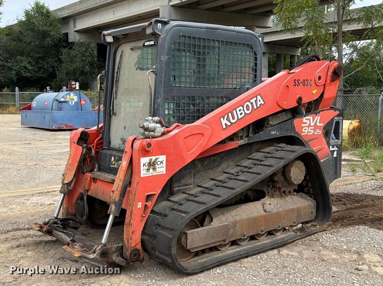 2019 Kubota SVL95-2S tracked skid steer loader