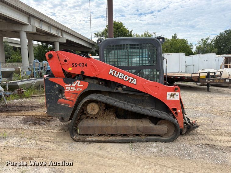 image for item FU4586 2019 Kubota SVL95-2S tracked skid steer loader
