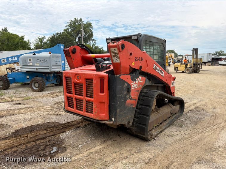 image for item FU4586 2019 Kubota SVL95-2S tracked skid steer loader