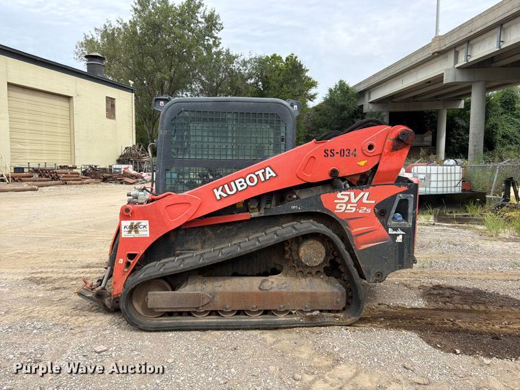 image for item FU4586 2019 Kubota SVL95-2S tracked skid steer loader