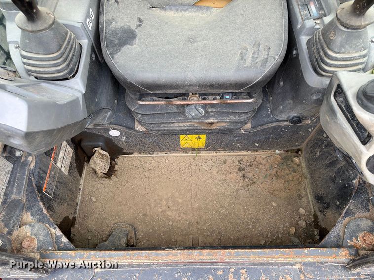 image for item FU4586 2019 Kubota SVL95-2S tracked skid steer loader