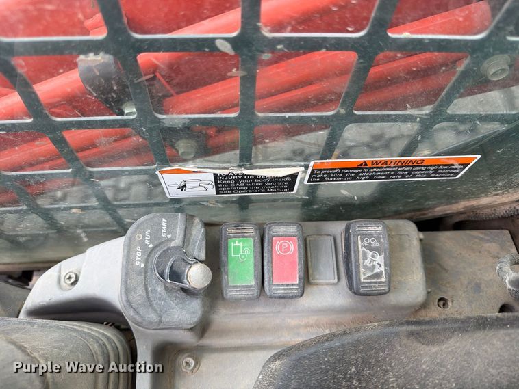 image for item FU4586 2019 Kubota SVL95-2S tracked skid steer loader