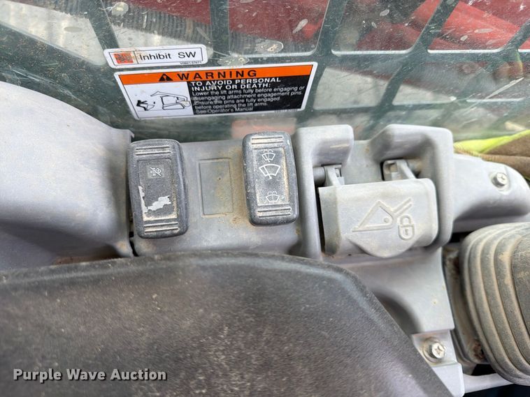 image for item FU4586 2019 Kubota SVL95-2S tracked skid steer loader