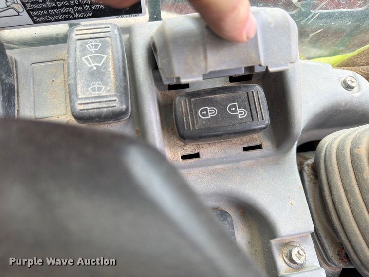 image for item FU4586 2019 Kubota SVL95-2S tracked skid steer loader