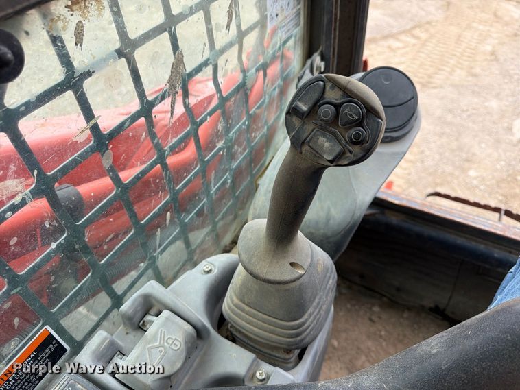 image for item FU4586 2019 Kubota SVL95-2S tracked skid steer loader