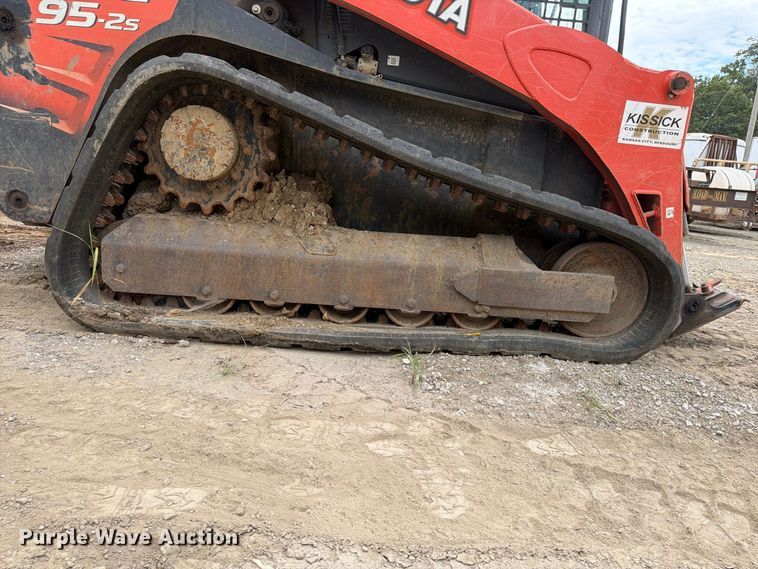 image for item FU4586 2019 Kubota SVL95-2S tracked skid steer loader