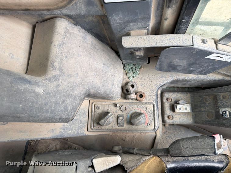 image for item FU4587 2014 Takeuchi TL12 tracked skid steer loader