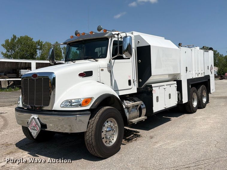 image for item FU4588 2019 Peterbilt 348 fuel and lube truck