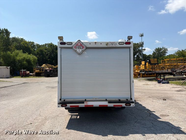 image for item FU4588 2019 Peterbilt 348 fuel and lube truck